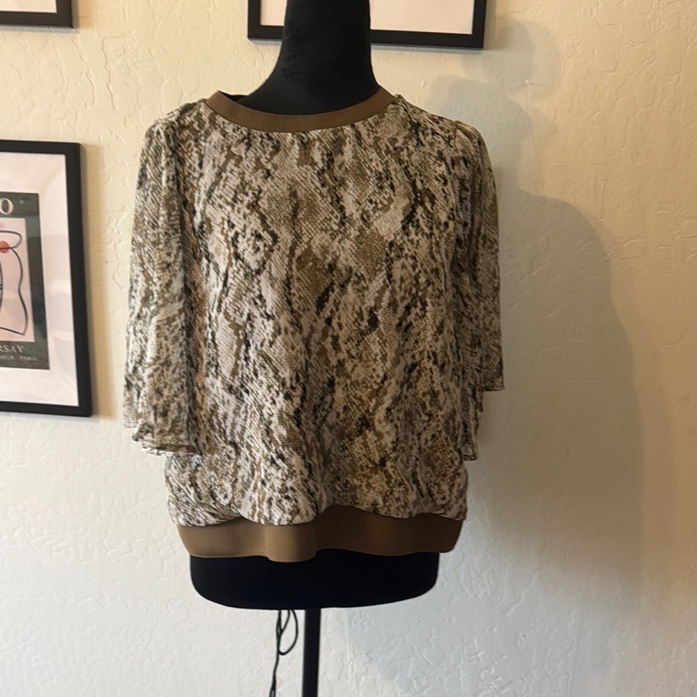 DKNY Tan and Cream 3/4 Sleeve Boxy Blouse - NWOT